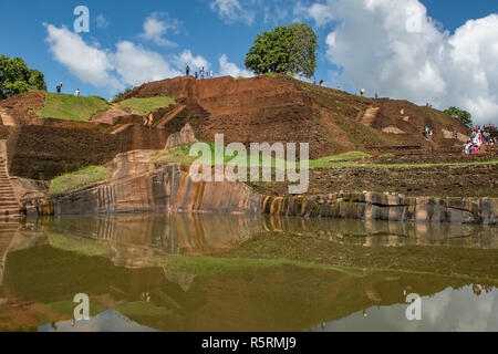 Bassin de baignade royale sur le dessus du Lion Rock, Sigiriya, Sri Lanka Banque D'Images