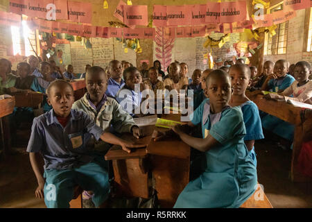 Les écoliers de l'école primaire, l'ouest de l'Ouganda, Bigodi, Afrique Banque D'Images