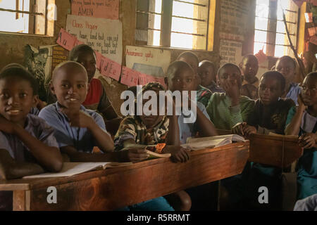 Les écoliers de l'école primaire, l'ouest de l'Ouganda, Bigodi, Afrique Banque D'Images