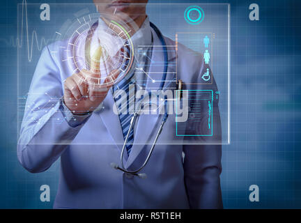 Doctor holding index droit de numériser et de l'utilisateur Connectez-vous à l'information des patients, ou digital concept médical moderne, illustration médicale futuriste t Banque D'Images