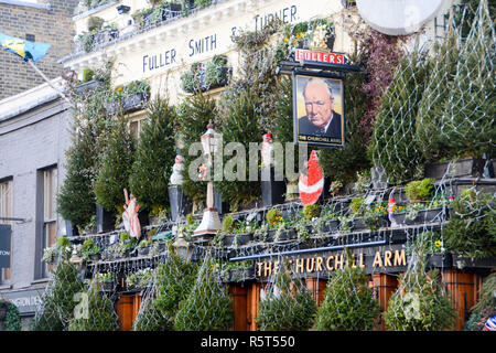 The Churchill Arms public House sur Kensington Church Street, Kensington, Londres, W8, Angleterre, ROYAUME-UNI Banque D'Images