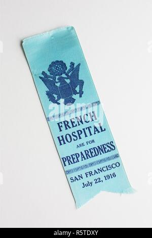 Un ruban du 22 juillet 2016 Défilé de la protection civile de San Francisco pour la PREMIÈRE GUERRE MONDIALE, où une bombe a explosé tuant 10 personnes. Banque D'Images