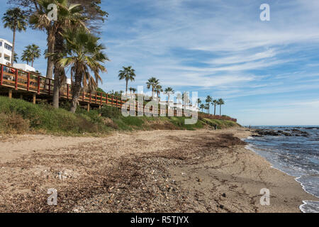 Senda Litoral, promenade en bois, de l'allée, promenade du front de mer, la connexion de plages de la Costa del Sol, La Cala, Andalousie, espagne. Banque D'Images