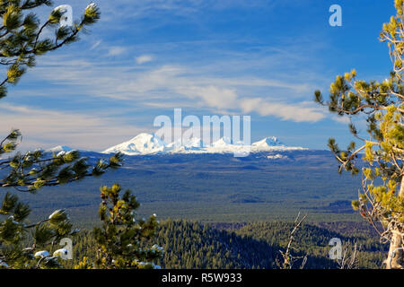 41 987,07154 paysage couvert de neige des montagnes, les trois Sœurs (& Broken Top Mt) niché dans trois Sœurs espace sauvage de l'Oregon, USA Banque D'Images