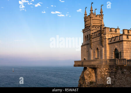 Swallow Nest château sur la mer Noire en Crimée Banque D'Images