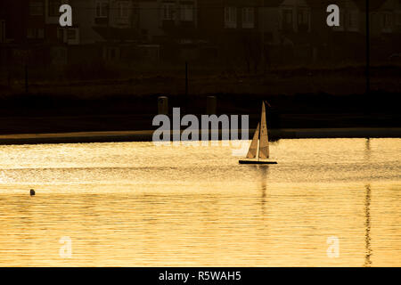 Maquette de bateau sur le lac de plaisance de Redcar Banque D'Images