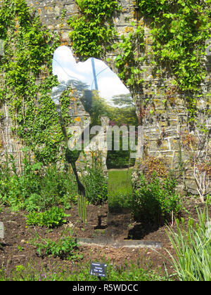 Plantes longue frontière en pleine floraison à Dyffryn Gardens, St Nicholas, Vale of Glamorgan, Pays de Galles, Royaume-Uni Banque D'Images