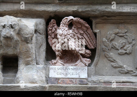 Façade du Palazzo d'Accursio Bologne en sculptures de Michel-Ange, Eagle Banque D'Images