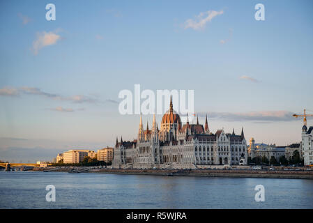 Vue urbaine avec le parlement, Budapest, Hongrie Banque D'Images