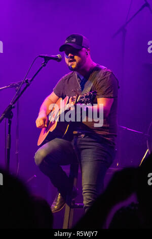 Aaron vu Goodvin effectuant au Commodore Ballroom de Vancouver. 2018 Canadian Country Music Association Racines Artiste/groupe de l'année 2018, le groupe de l'année est retourné chez lui à la Commodore Ballroom à Vancouver pour leur dernier concert de leur tournée mondiale du Canada avec l'augmentation de Nice et du groupe 2018 de l'auteur-compositeur de l'année Aaron Goodvin. Banque D'Images