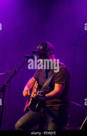 Aaron vu Goodvin effectuant au Commodore Ballroom de Vancouver. 2018 Canadian Country Music Association Racines Artiste/groupe de l'année 2018, le groupe de l'année est retourné chez lui à la Commodore Ballroom à Vancouver pour leur dernier concert de leur tournée mondiale du Canada avec l'augmentation de Nice et du groupe 2018 de l'auteur-compositeur de l'année Aaron Goodvin. Banque D'Images