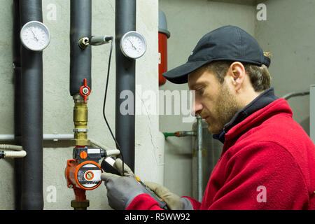 Mesure la température de travail hydraulique dans une centrale thermique Banque D'Images