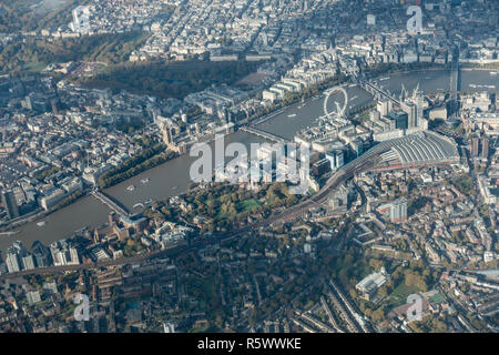 Londres vue aérienne montrant les principales attractions touristiques et des lieux comme le palais de Buckingham, la Colonne Nelson et les chambres du Parlement Banque D'Images