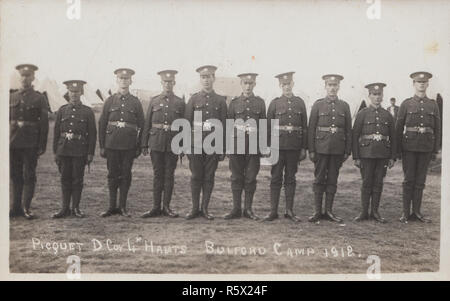 Vintage Carte postale photographique de soldats de l'armée britannique. Picquet 'D' 4ème compagnie au Camp Bulford Hampshire Regiment en 1912. Banque D'Images