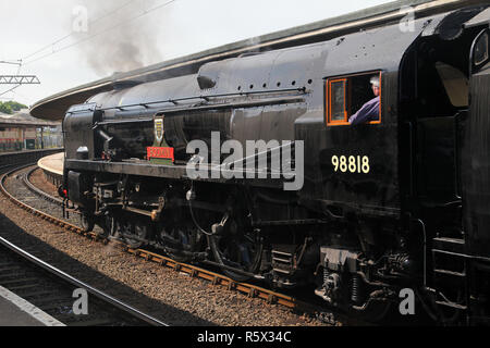 35018 L'Inde britannique avec les tops nombre 98818 Bodmin et sur plaques d'attentes à Carnforth sur 24.5.17. Banque D'Images