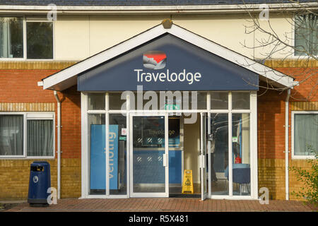 M4 SERVICES, LA LECTURE, L'ANGLETERRE - NOVEMBRE 2018 : Entrée de l'hôtel Travelodge au m4 près de la station de lecture. Banque D'Images