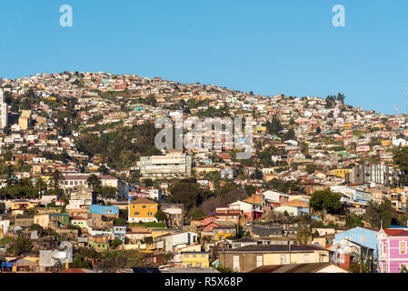 Vue sur les maisons colorées de Valparaiso au chili Banque D'Images