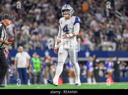 29 novembre 2018 : Dallas Cowboys quarterback Dak Prescott # 4 lors d'un jeudi soir le football NFL match entre les New Orleans Saints et les Cowboys de Dallas à AT&T Stadium à Arlington, TX Dallas battu New Orleans 13-10 Albert Pena/CSM Banque D'Images
