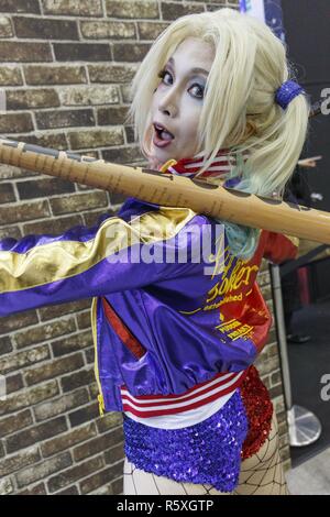 Chiba, Japon. 2 Décembre, 2018. Une cosplayeuse habillée en Harley Quinn pose pour une photo pendant la Tokyo Comic Con 2018 au Makuhari Messe International Exhibition Hall à Chiba. Les organisateurs attendent environ 50 000 visiteurs au cours de la troisième édition annuelle de Tokyo Comic Con qui se déroulera du 30 novembre au 2 décembre. Credit : Rodrigo Reyes Marin/ZUMA/Alamy Fil Live News Banque D'Images