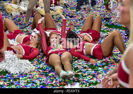 Oklahoma cheerleaders célébrer après le Dr. Pepper Big-12 Championship entre l'Oklahoma Sooners vs Texas longhorns à un grand championnat NCAA-12 jeu de football au Stade AT&T, Arlington au Texas. 12/01/18.Manny Flores/Cal Sport Media. Banque D'Images