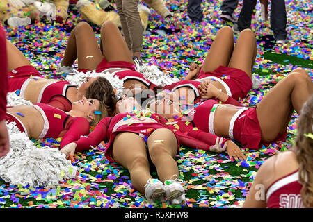 Oklahoma cheerleaders célébrer après le Dr. Pepper Big-12 Championship entre l'Oklahoma Sooners vs Texas longhorns à un grand championnat NCAA-12 jeu de football au Stade AT&T, Arlington au Texas. 12/01/18.Manny Flores/Cal Sport Media. Banque D'Images