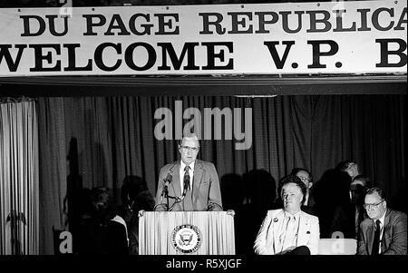 Chicago, Illinois. 10-29-1988 Le vice-président George H. W. Bush traite de l'Illinois, le comté de DuPage Repblican rallye parti pendant son jour 3 voyage en bus à travers l'Illinois. Credit : Mark Reinstein /MediaPunch Banque D'Images