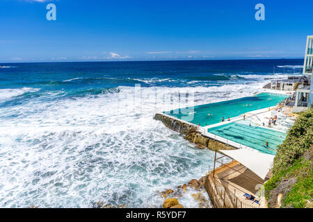 Les icebergs de Bondi Beach est célèbre de l'océan en plein air chauffée. Sydney, Australie Banque D'Images