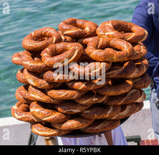 Bain turc (simits bagels) sur le stand de l'avis Banque D'Images