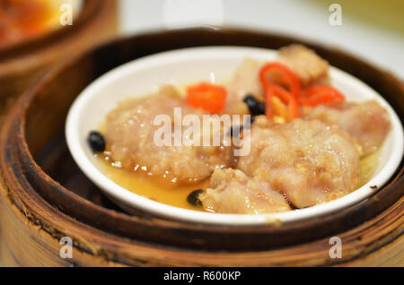 Côtes de porc à la vapeur et haricots noirs Banque D'Images