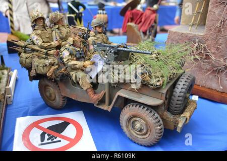 Des reproductions de véhicules militaires américains à la modélisation internationale connue sous le nom de la concurrence "Red Devils Awards 2017", à Thiene, Italie, le 6 mai 2017. Red Devil Awards 2017 est une expo des scènes de guerre reconstruit, des véhicules blindés, d'avions et de soldats, modèle de la concurrence internationale avec les exposants et les fans de toute l'Europe. Banque D'Images