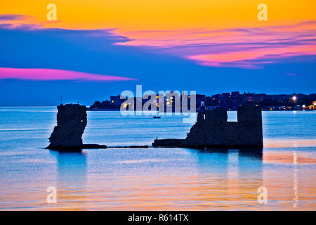 Sukosan vieille ruine sur la mer, vue sur le coucher de soleil Banque D'Images