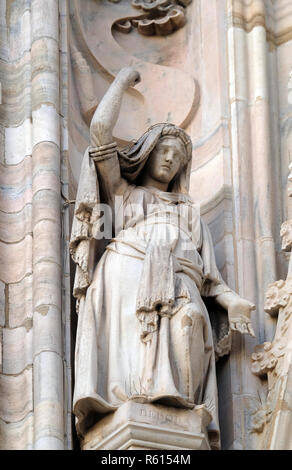 Deborah, statue sur la cathédrale de Milan, le Duomo di Santa Maria Nascente, Milan, Lombardie, Italie Banque D'Images