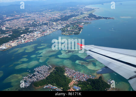 Vue aérienne de Kota Kinabalu, Sabah et l'île de Gaya Banque D'Images