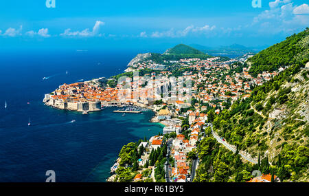 Vue aérienne de Dubrovnik, une destination touristique de premier plan sur la mer Adriatique en Croatie Banque D'Images