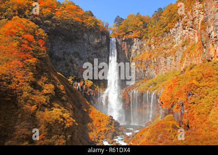 Chutes Kegon en saison d'automne ,Nikko ,le Japon. Banque D'Images