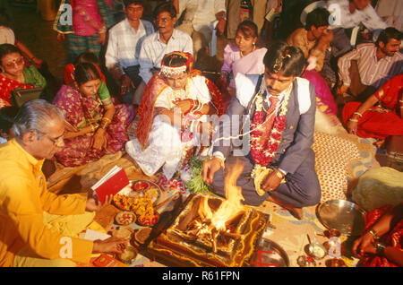 Cérémonie de mariage indien Gujarati brahmane de l'Inde, M.# 767 Banque D'Images