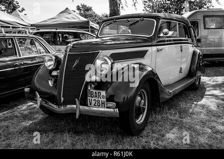 Retro car Ford V8 Cabrio, 1935. Fabriqués à Ford Deutschland, Cologne. Noir et blanc. Die Oldtimer Show 2018. Banque D'Images