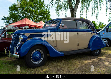 PAAREN IM GLIEN, ALLEMAGNE - le 19 mai 2018 : Retro car Ford V8 Cabrio, 1935. Fabriqués à Ford Deutschland, Cologne. Die Oldtimer Show 2018. Banque D'Images