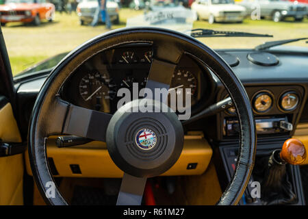 PAAREN IM GLIEN, ALLEMAGNE - le 19 mai 2018 : l'intérieur d'une voiture de sport Alfa Romeo Spider Série 3. Die Oldtimer Show 2018. Banque D'Images