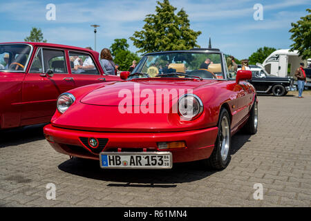 PAAREN IM GLIEN, ALLEMAGNE - le 19 mai 2018 Voiture de sport : Alfa Romeo Spider Série 4. Die Oldtimer Show 2018. Banque D'Images