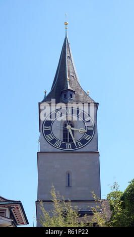 Tour de l'horloge de l'église évangélique de saint Pierre à Zurich, Suisse Banque D'Images