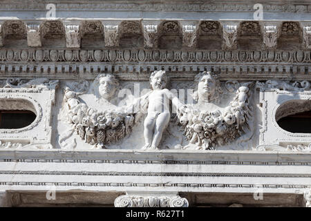 Bibliothèque Marcienne (Biblioteca Marciana), relief sur façade, Venise, Italie Banque D'Images
