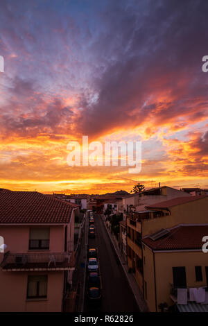 Incroyable coucher du soleil coloré sur l'Italie, Sardaigne, île Banque D'Images