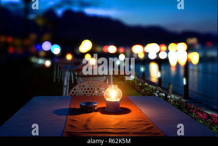 Le dîner sur la mer méditerranée Banque D'Images