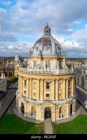 Une vue de la Radcliffe Camera building à Oxford, Angleterre Banque D'Images