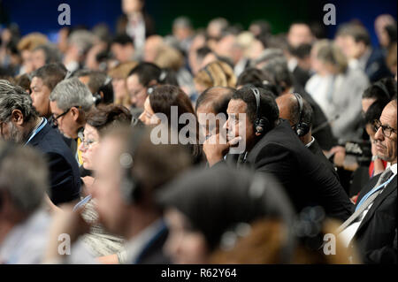 Katowice, Pologne. 19Th Mar, 2018. Les délégués à la Conférence des Nations Unies sur le changement climatique dans la région de Katowice, Pologne, le 3 décembre 2018. Les délégués de près de 200 pays a entamé des pourparlers le dimanche sur des actions urgentes pour enrayer le changement climatique trois ans après l'Accord sur le changement climatique de Paris est fixé comme objectif de maintenir le réchauffement climatique en dessous de 2 degrés Celsius. Les deux semaines de la Conférence des Nations Unies sur le changement climatique, connu sous le nom de COP24, est tenue dans le sud de la ville polonaise de Katowice. Credit : Jaap Arriens/Xinhua/Alamy Live News Banque D'Images