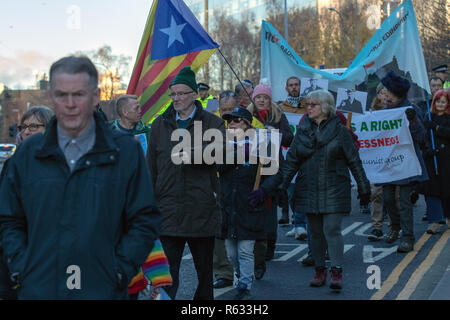 Glasgow, Ecosse, Royaume-Uni. 3 Décembre, 2018. Une procession a eu lieu dans le centre-ville de Glasgow pour commémorer le centenaire de la guerre anti-socialiste révolutionnaire, John Maclean, de retourner à Glasgow après qu'il avait été emprisonné. À pied de la Place, Cowcaddens Calton à via la rue Buchanan, la procession a suivi de près l'itinéraire du 3 décembre 1918, lorsque plus de 100 000 personnes se sont rendus sur les rives de la rivière Clyde pour Maclean's return. Iain McGuinness / Alamy Live News Banque D'Images