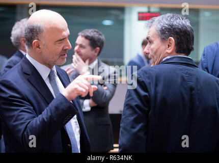 Bruxelles, Belgique. 19Th Mar, 2018. Le Commissaire européen aux affaires économiques et financières, fiscalité et Pierre Moscovici (L'avant), des entretiens avec le Ministre grec des Finances d'Euclid Tsakalotos (R, avant) au cours d'une réunion des ministres des Finances de l'Eurogroupe à Bruxelles, Belgique, le 3 décembre 2018. Credit : Thierry Monasse/Xinhua/Alamy Live News Banque D'Images