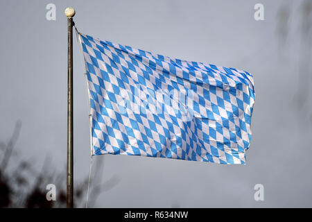 Munich, Allemagne. 06Th Nov, 2018. Drapeau bavarois, drapeau, drapeau du pays, diamants, bleu et blanc de la conférence de presse le gouvernement de l'État de Bavière à la chancellerie d'État à Munich le 09.10.2018, l'utilisation de crédit dans le monde entier | : dpa/Alamy Live News Banque D'Images