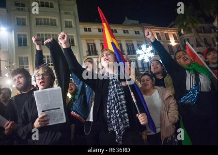 Malaga, Malaga, Espagne. 19Th Mar, 2018. L'augmentation des manifestants leurs poings et criant des slogans qu'ils participent à une manifestation anti-fasciste sous le slogan ''Andalousie n'est pas place pour le fascisme'', contre la montée de l'extrême droite en politique en Andalousie. Un jour après les élections régionales en Andalousie, marquée par l'entrée du parti d'extrême droite de l'aile à la vox andalousie Parlement et la montée de partis de droite, la société civile, ont été appelés par les fronts populaires de prendre la rue pour protester contre la politique fasciste de l'extrême droite. (Crédit Image : © Jésus Merida/SOPA Images via ZUMA W Banque D'Images